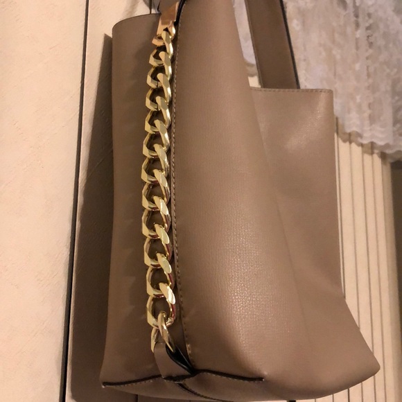 Handbags - Medium tote with gold chain accent